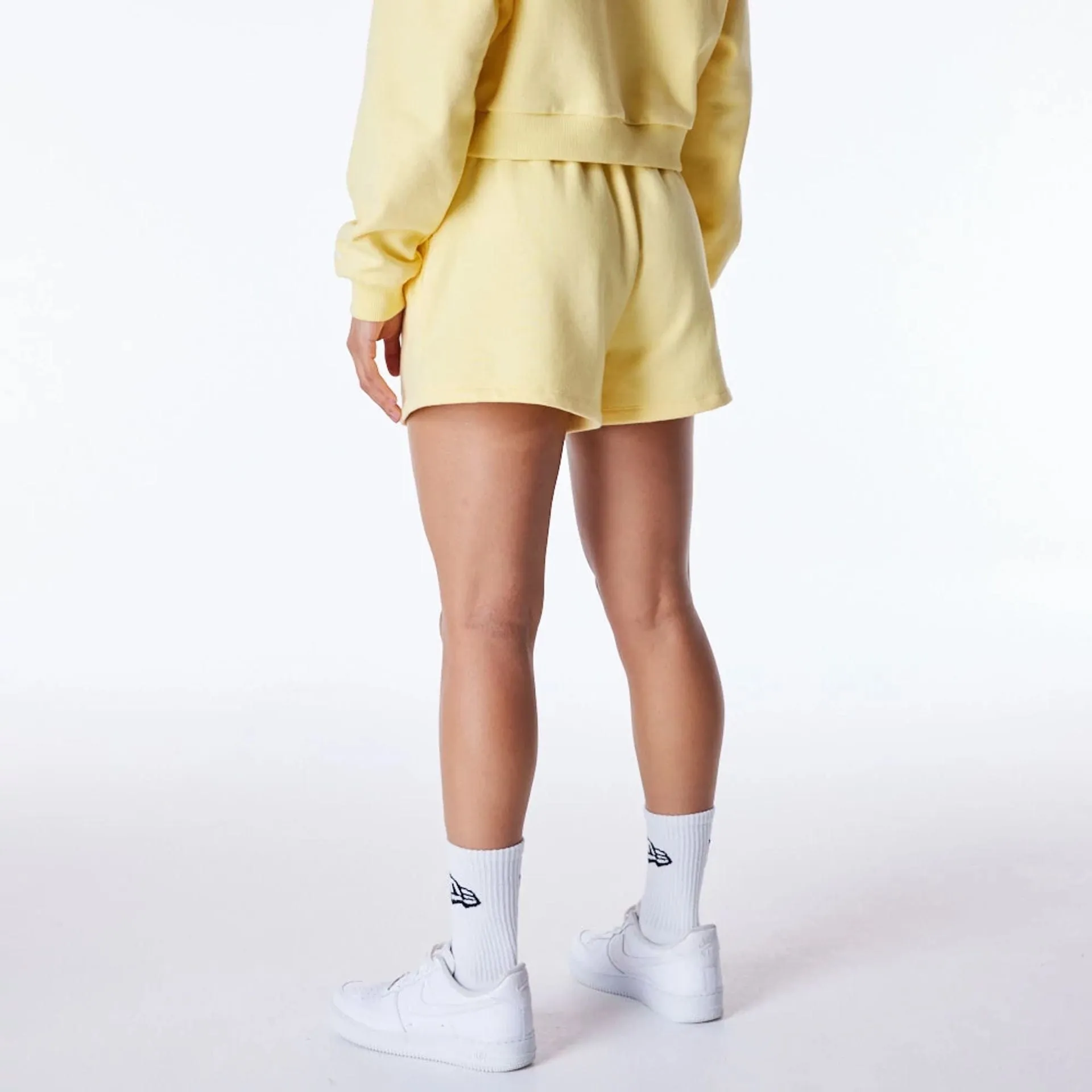 New Era Shorts de Sport LA Dodgers Femmes MLB League Essentiels Shorts Jaune Pastel