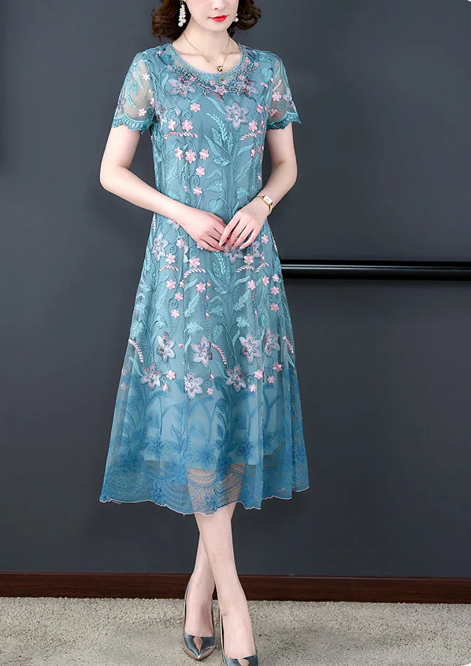 Nouvelle robe d'été bleue brodée grande taille