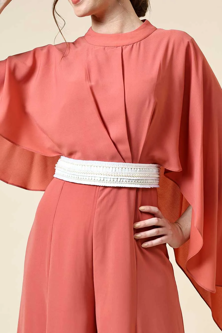 Combinaison orange pastel avec ceinture ornée