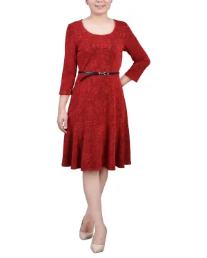 Robe en jacquard ceinturée à manches 3/4