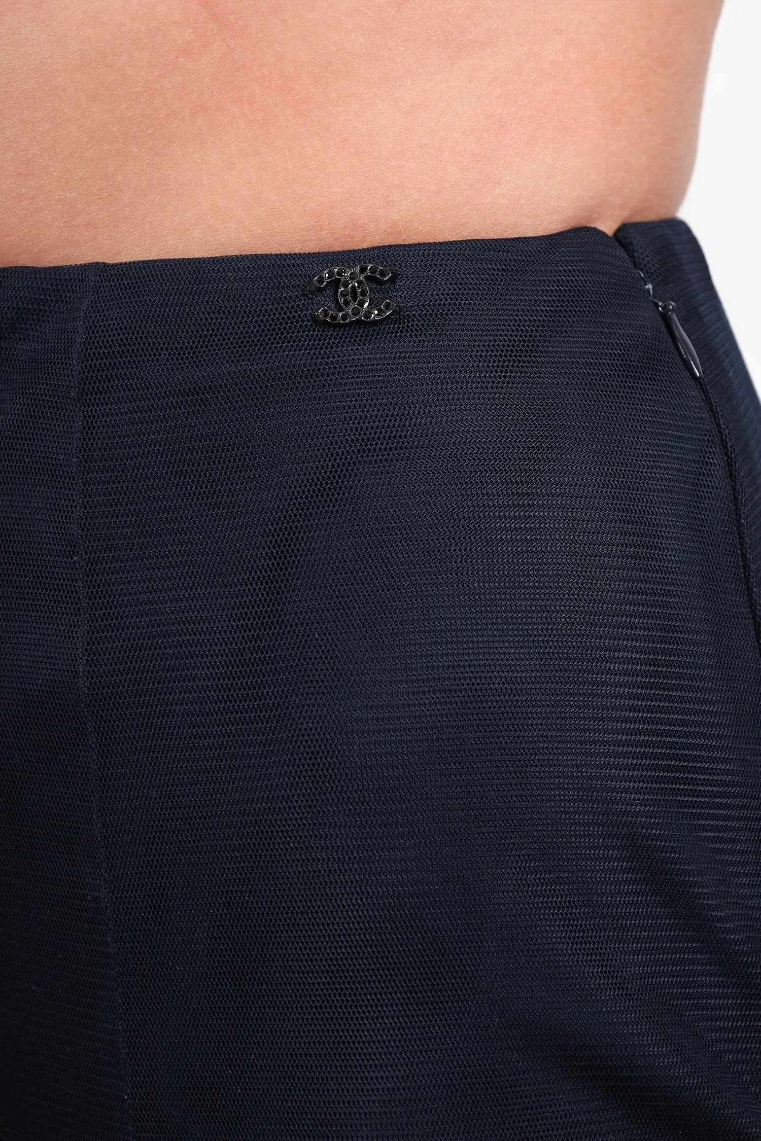 Chanel™ d'occasion - Jupe mi-longue en mesh noir avec doublure - Taille 38