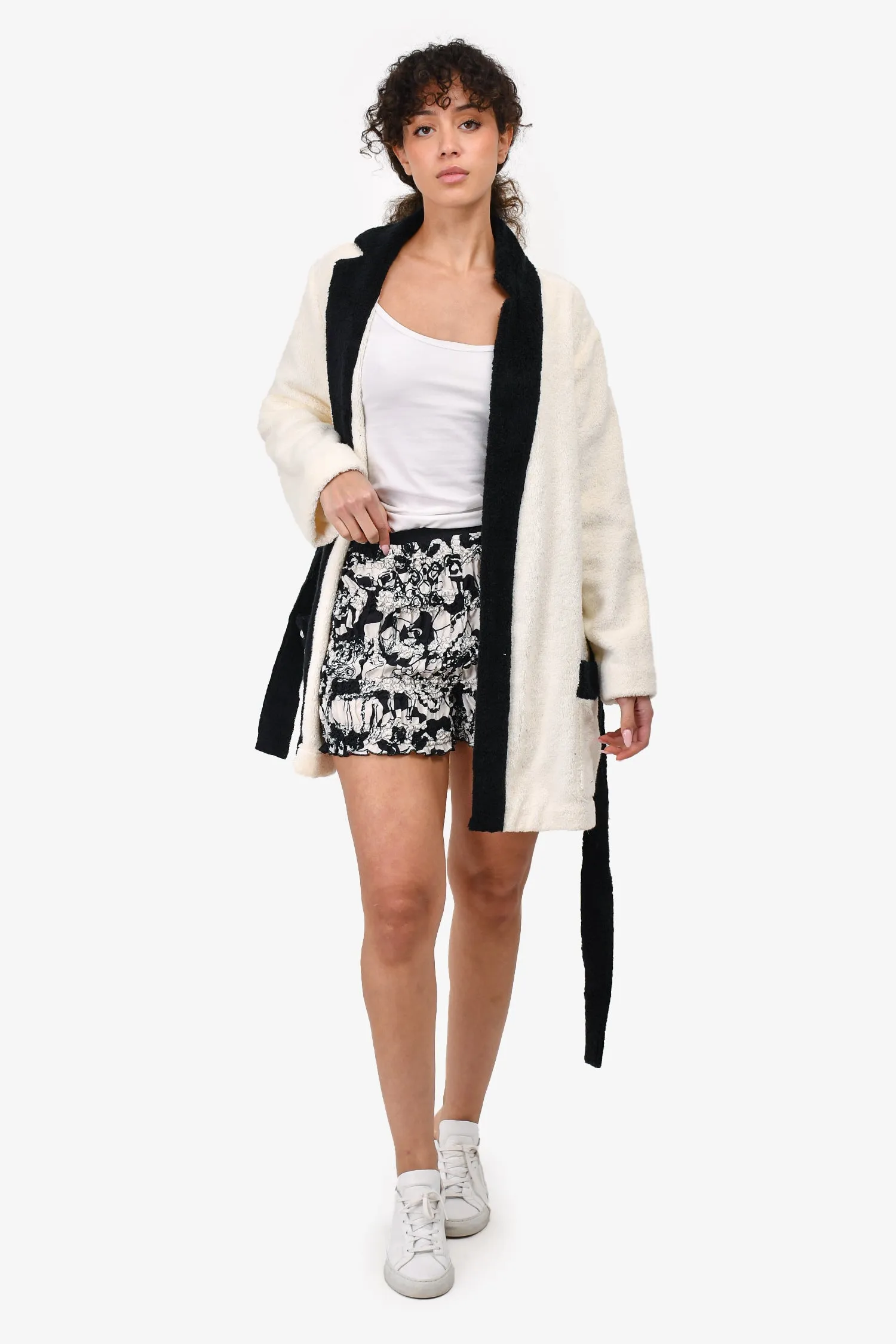 Chanel™ Resort 2022 d'occasion - Shorts bloomer mini en soie plissée imprimés blanc/noir - Taille 38