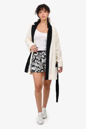 Chanel™ Resort 2022 d'occasion - Shorts bloomer mini en soie plissée imprimés blanc/noir - Taille 38