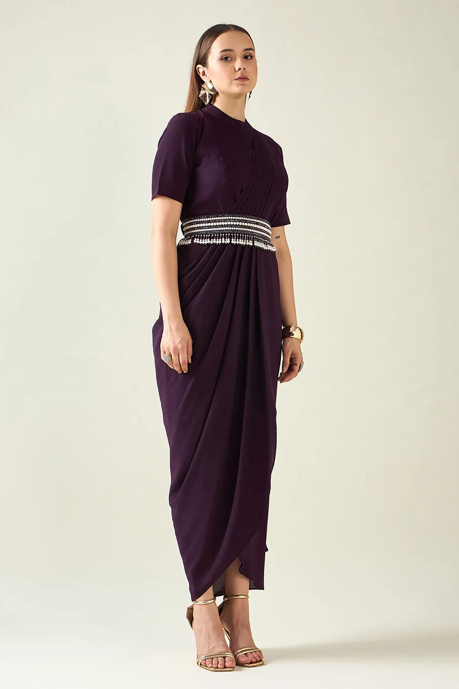 Robe Sari à Drapé Violet avec Ceinture Embellie