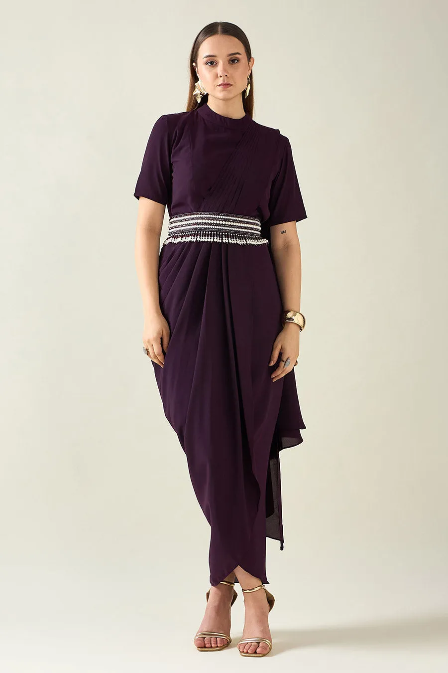 Robe Sari à Drapé Violet avec Ceinture Embellie