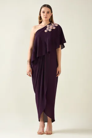 Robe drapée violette à une épaule avec embellissements