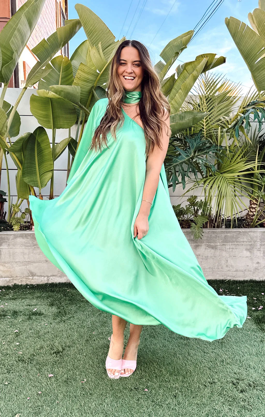 Robe Une Épaule Rhea ~ Satin Luxe Kiwi