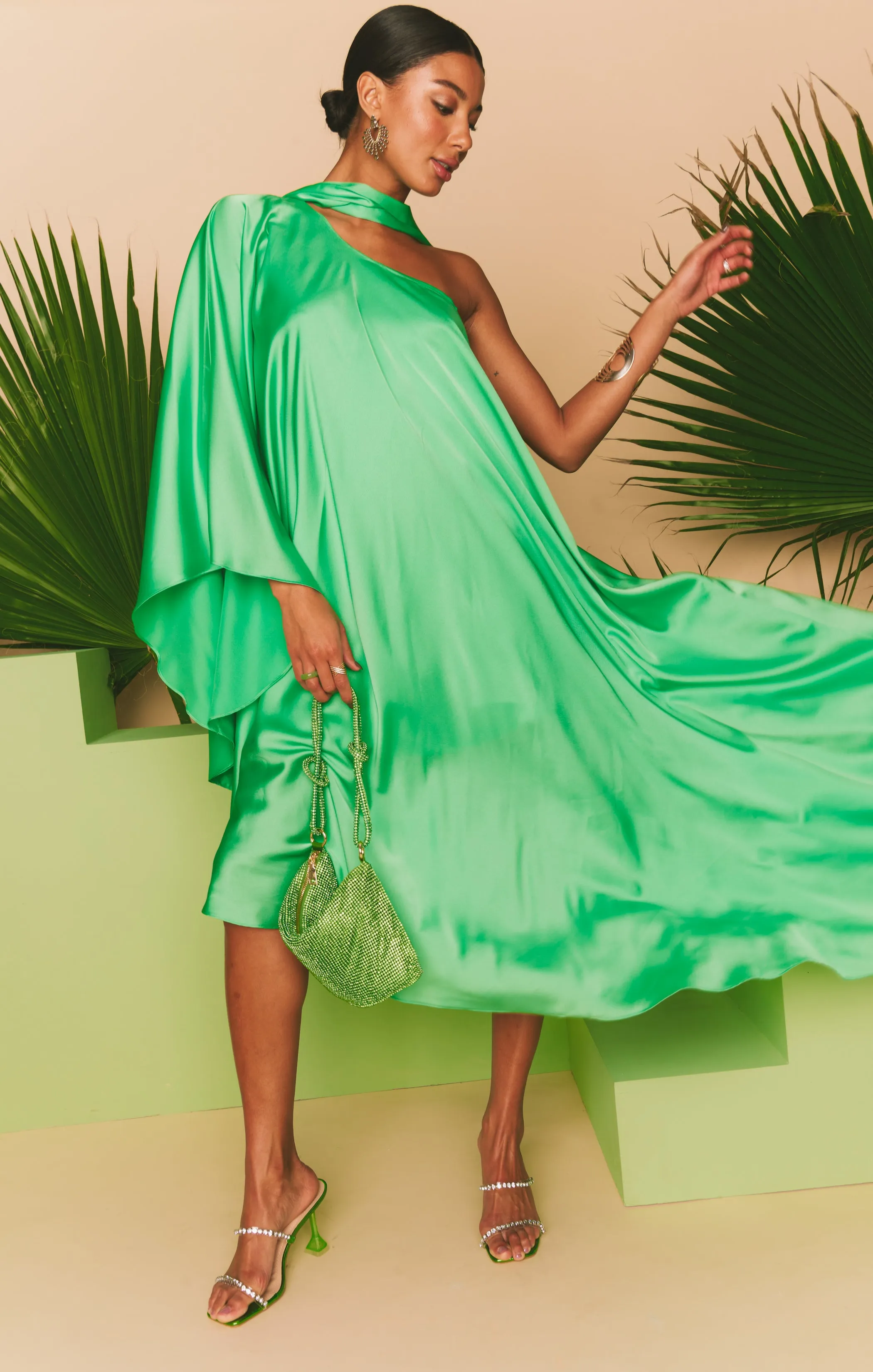 Robe Une Épaule Rhea ~ Satin Luxe Kiwi