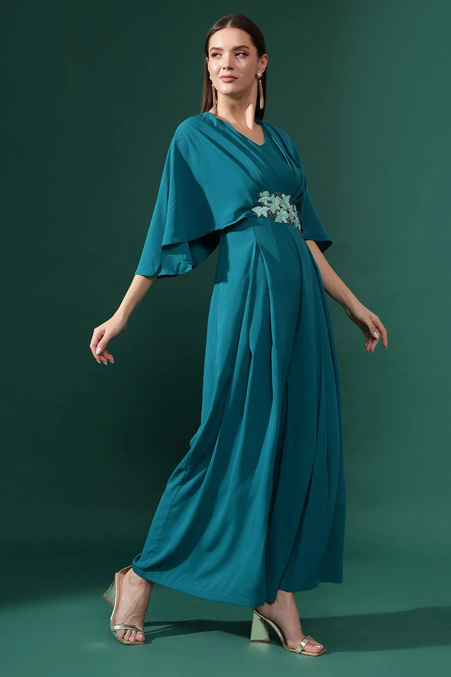 Combinaison à plis ornée de motifs floraux bleu marine