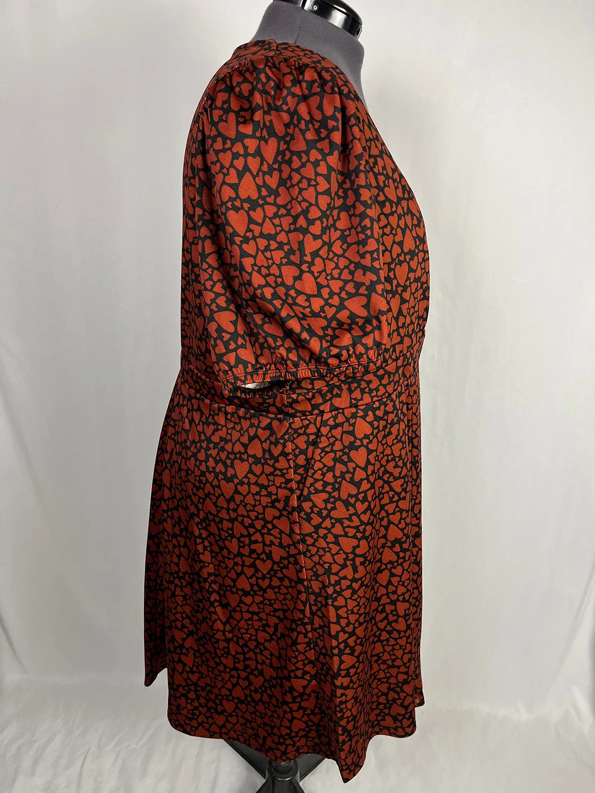 Robe Torrid Taille 5X (28) Cœurs Noir & Rouille NEUVE AVEC ÉTIQUETTE