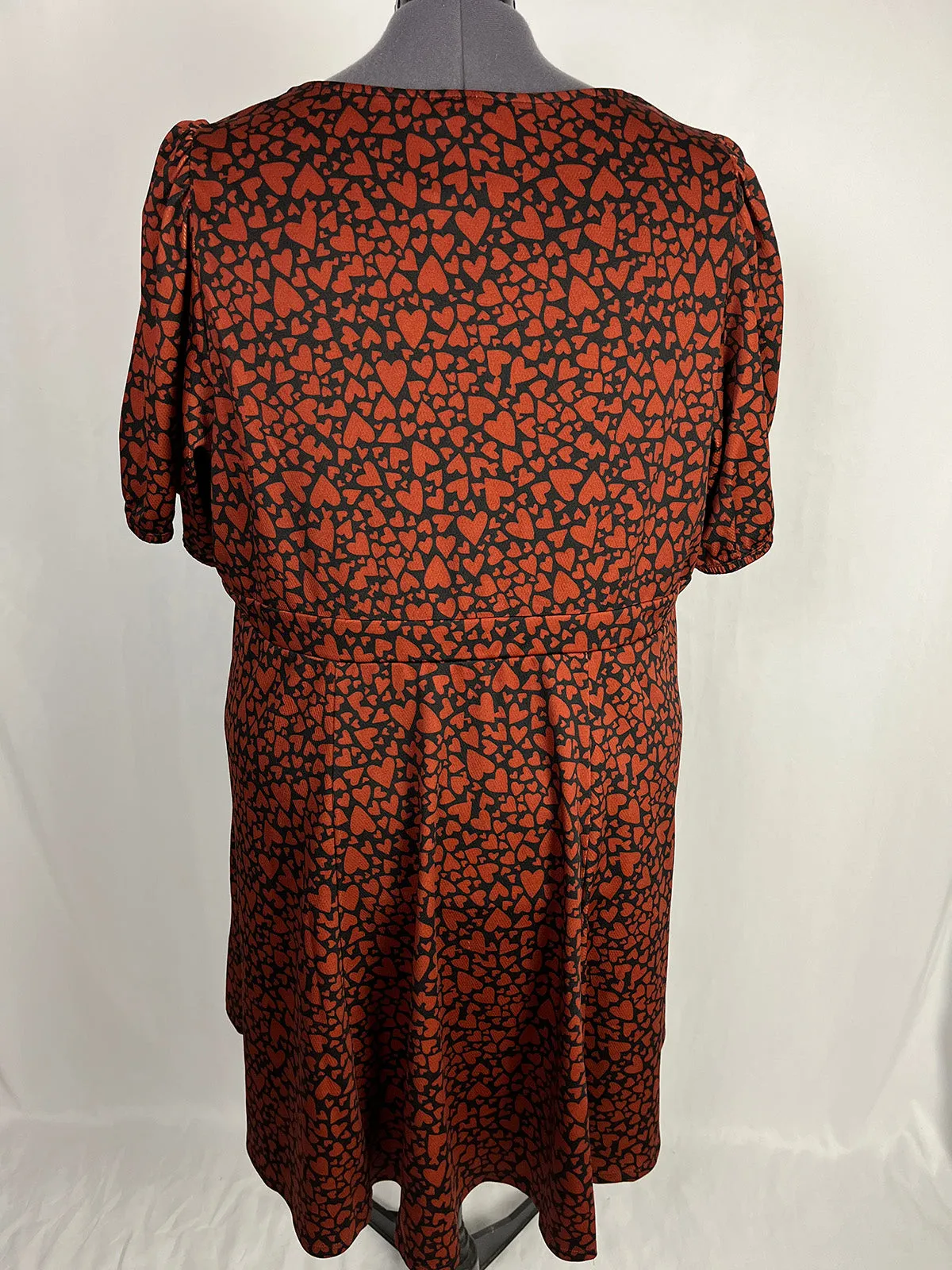 Robe Torrid Taille 5X (28) Cœurs Noir & Rouille NEUVE AVEC ÉTIQUETTE