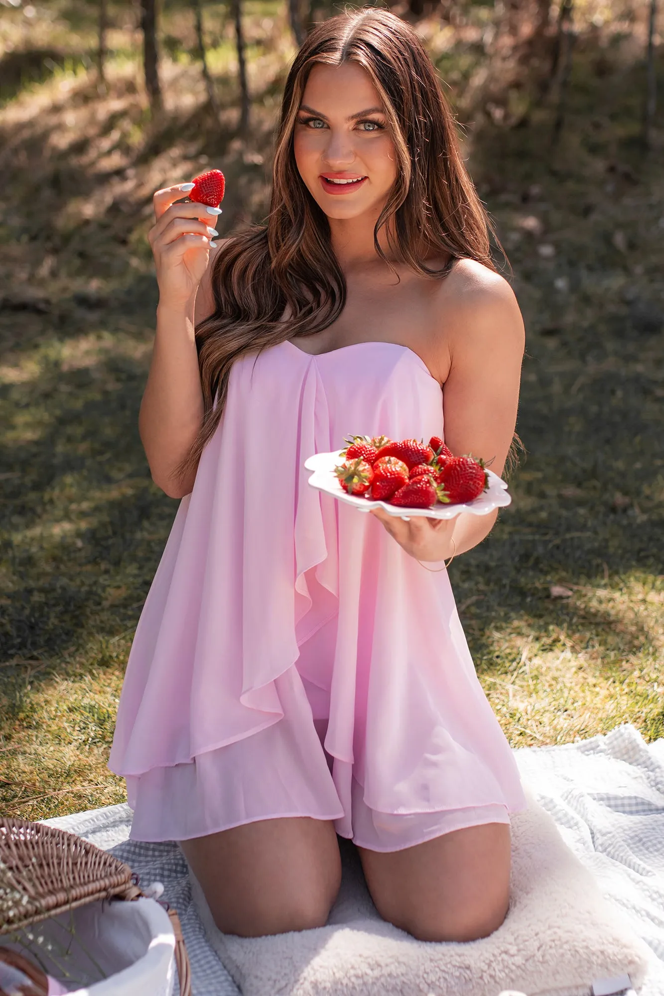 Robe mini fantaisie à volants en mousseline avec décolleté cœur (Rose pâle)