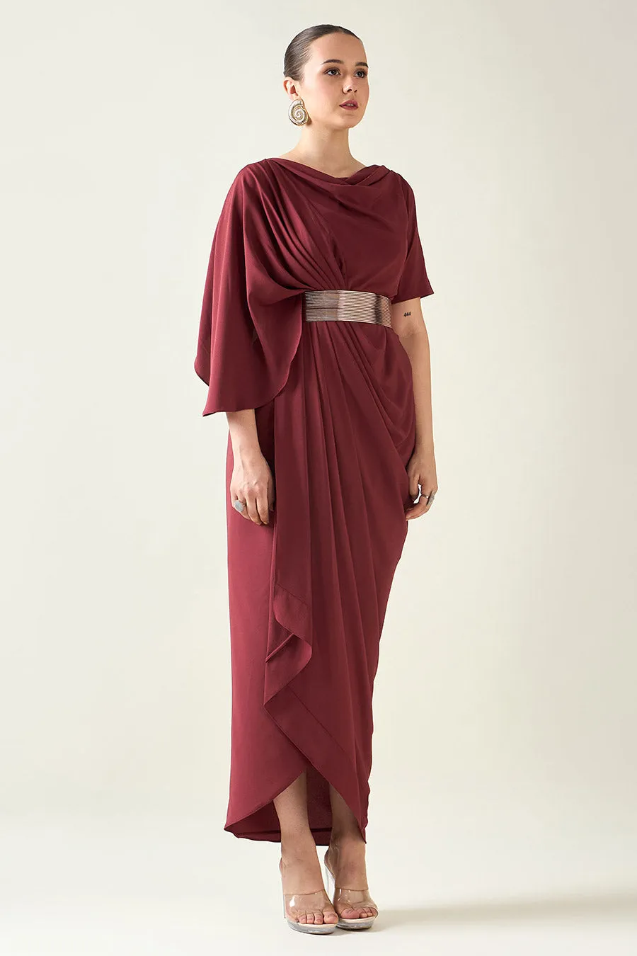 Robe drapée en alliage vin avec ceinture à finition métallique