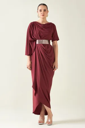 Robe drapée en alliage vin avec ceinture à finition métallique