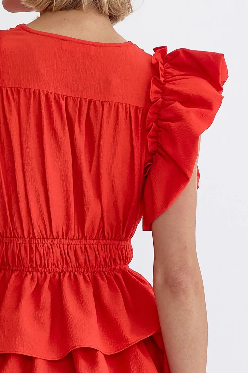 FEMMES EN ROBE ROUGE