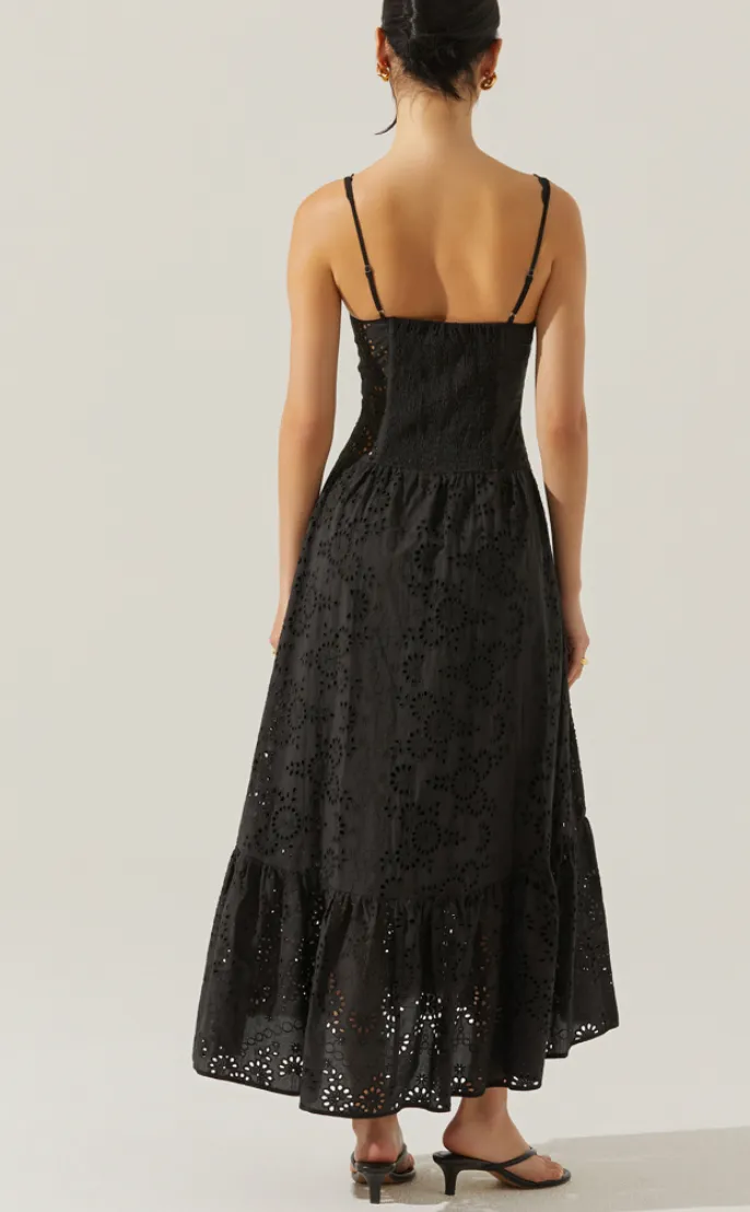 Robe maxi Yamila à œillets noirs par ASTR the Label
