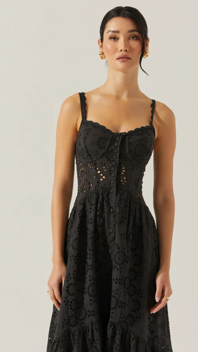 Robe maxi Yamila à œillets noirs par ASTR the Label