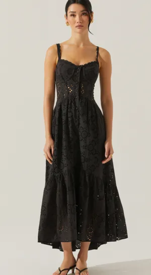 Robe maxi Yamila à œillets noirs par ASTR the Label