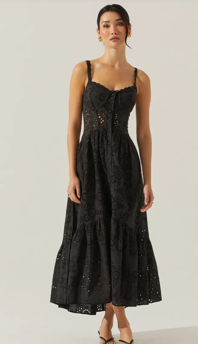 Robe maxi Yamila à œillets noirs par ASTR the Label